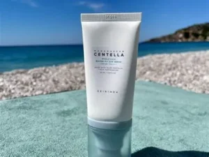 SKIN1004 Madagascar Centella Hyalu-Cica Water-Fit Sun Serum SPF50 PA++++ rقطعة من المجموعة بدون كرتونة